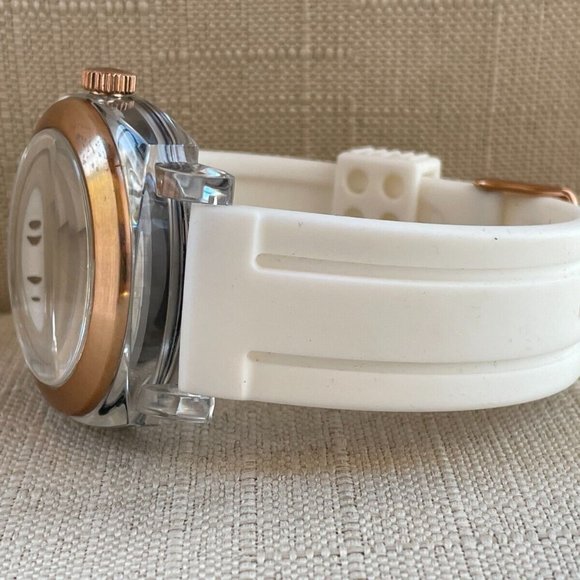 TOCS Wristwatch Gold Tone Case Quartz Analog Unisex Watch White Rubber Band - Picture 6 of 11